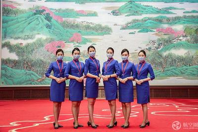 70名東航空姐亮相第四屆進博會，參與禮儀引導服務